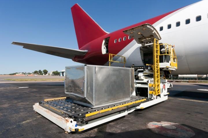 Środki do przewozu kontenerów w transporcie lotniczym Do grupy środków transportu lotniczego stosowanych do przewozu kontenerów należą: 1.
