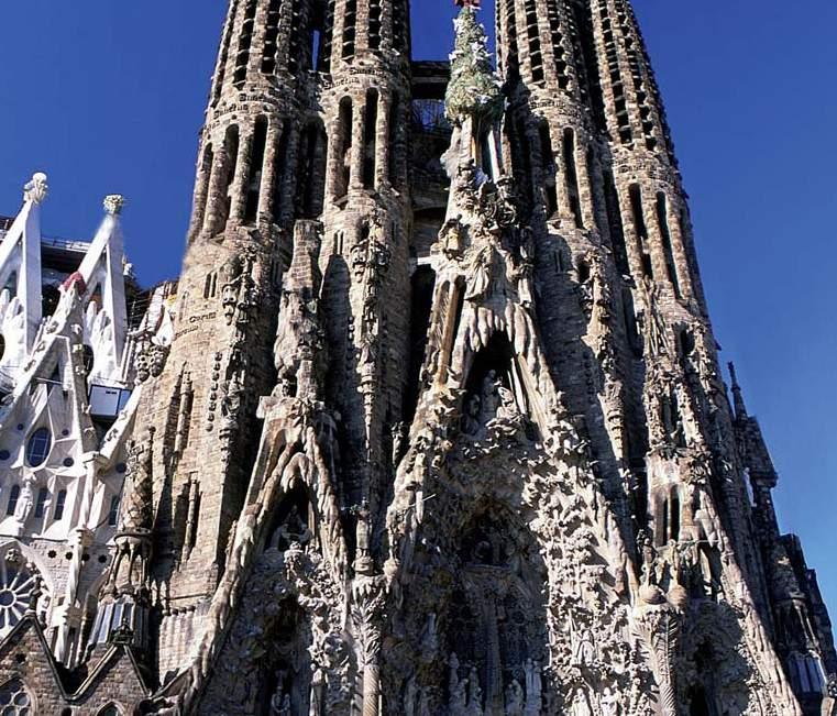 WYCIECZKA SZKOLNA BARCELONA THS Hostel 5 dni 11 18 lat Stolica Katalonii, drugie co do wielkości hiszpańskie miasto ma wiele do zaoferowania: niezwykłej urody budowle zaprojektowane przez Gaudiego,