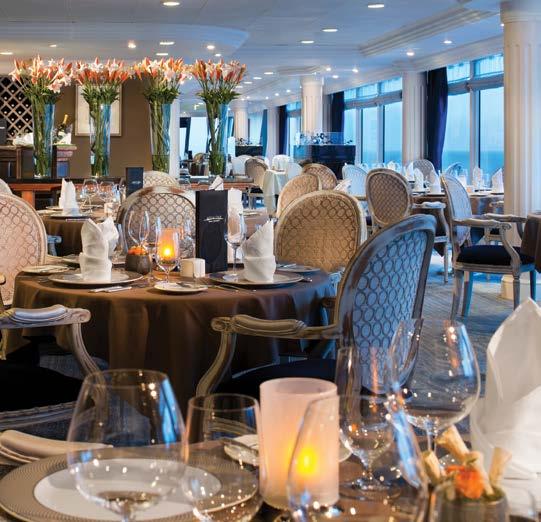 POSIŁKI NA POKŁADZIE CAŁE TO MÓWIENIE O PODRÓŻACH, CZYNI NAS GŁODNYMI. W Azamara Club Cruises nie lekceważymy posiłków.