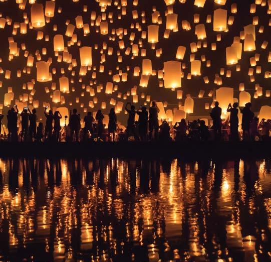 WIECZÓR TAK WSPANIAŁY, ŻE MUSIELIŚMY WYMYŚLIĆ NOWE SŁOWO, ŻEBY GO OPISAĆ. AZAMAZING EVENINGS Nasze bezpłatne, AzAmazing Evenings nie bez powodu szybko stały się ulubioną częścią rejsów Azamara.