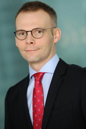 PRELEGENCI ŁUKASZ CZYNIENIK Radca Prawny, Senior Associate, Członek Zespołu Prawa Własności Intelektualnej i Technologii, Kancelaria DLA Piper Łukasz zajmuje stanowisko Senior Associate w warszawskim