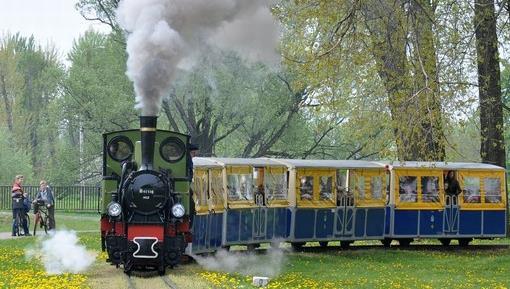 DLACZEGO WARTO? Nowe ZOO to duży obiekt, który zapewnia zwierzętom swobodę w ich zachowaniu.