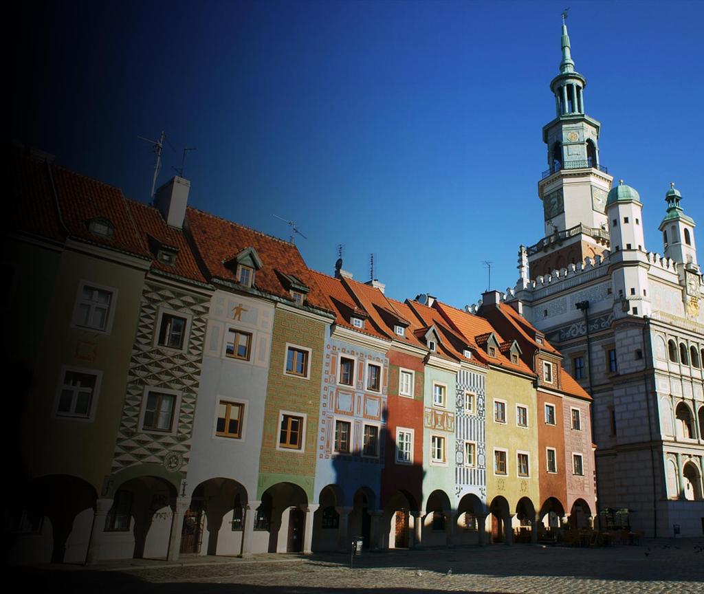 Stary Rynek Obowiązkowy punkt na mapie Poznania: Stary Rynek, renesansowy ratusz oraz starówka.