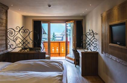 hotelu Alba*** 6 dniowy skipass Livigno HANDtoHAND* Zakwaterowanie wg cennika (pokój classic) Wyżywienie HB Ubezpieczenie SKI Cena nie zawiera: Kosztów dojazdu Kosztów szkoleń