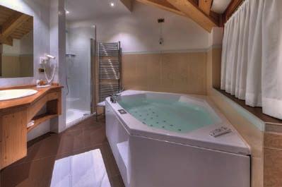 CENNIK SKIPASSÓW MARILLEVA-FOL- GARIDA SKIAREA* DOROŚLI 210 eur 266 eur MŁODZIEŻ ur. po 30.11.