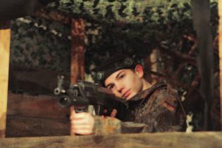 Mały Strzelec obóz z laserowym paintballem dla najmłodszych 8-13 lat elektroniczny paintball Laser Tag: symulacja pola walki z wykorzystaniem wojskowych, elektronicznych symulatorów broni.