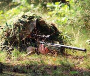 Uczestnicy będą wyposażeni w karabiny snajperskie z celownikami optycznymi do ćwiczeń snajperskich oraz automatyczne karabiny snajperskie do gier i scenariuszy ASG.
