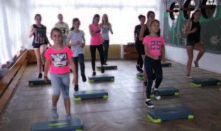 tłuszczowej, a przede wszystkim zwiększenie wytrzymałości organizmu; główny nacisk położony jest na mięśnie ud i łydek; metodyka prowadzenia zajęć będzie dostosowana do każdego uczestnika.