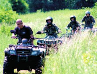 węgorzewo mazury Obóz Paintballowo-Quadowy 13-18 lat Quady: zajęcia z podziałem na grupy, w trzech kilkugodzinnych blokach, pod opieką instruktorów, na wytyczonym torze; poprzedzone będą wstępem