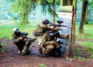 Paintball: na polu paintballowym na terenie ośrodka; na koniec obozu, całodniowa wyprawa na dwudziestohektarową, niezamieszkałą wyspę, gdzie rozegrana będzie końcowa bitwa (wg znanych scenariuszy