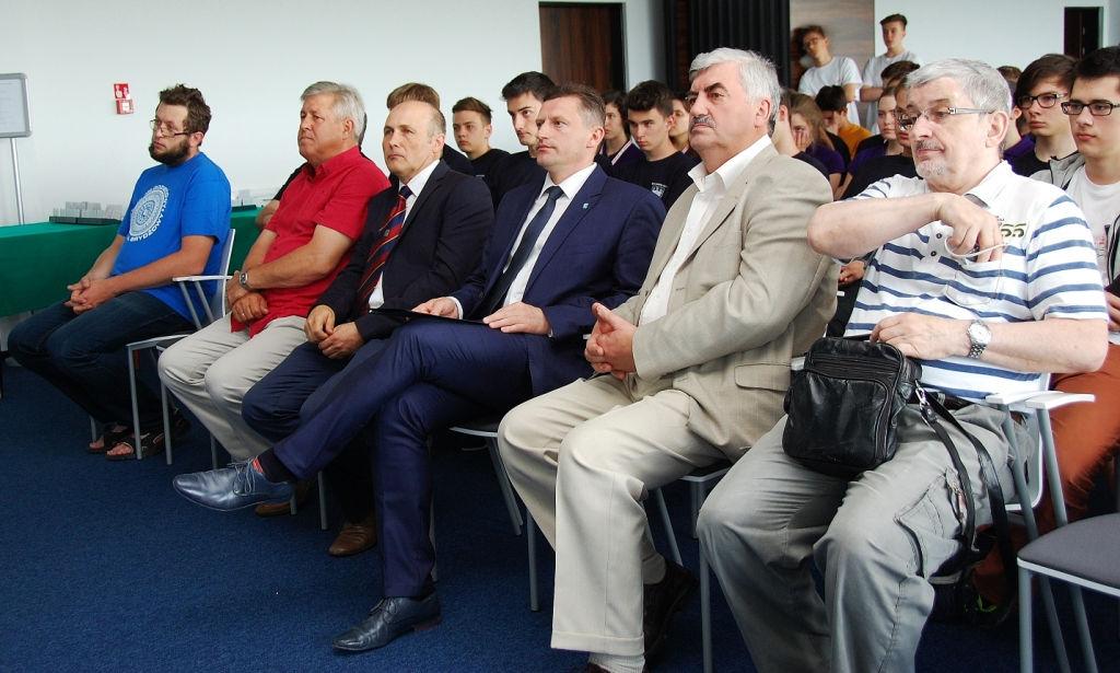 W pierwszym rzędzie