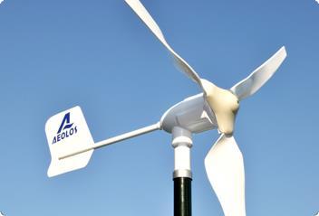 Przydomowe elektrownie wiatrowe Przydomowe turbiny wiatrowe są prostymi konstrukcjami Energia elektryczna zostaje wytworzona w generatorze napędzanym przez łopaty wirnika turbina z