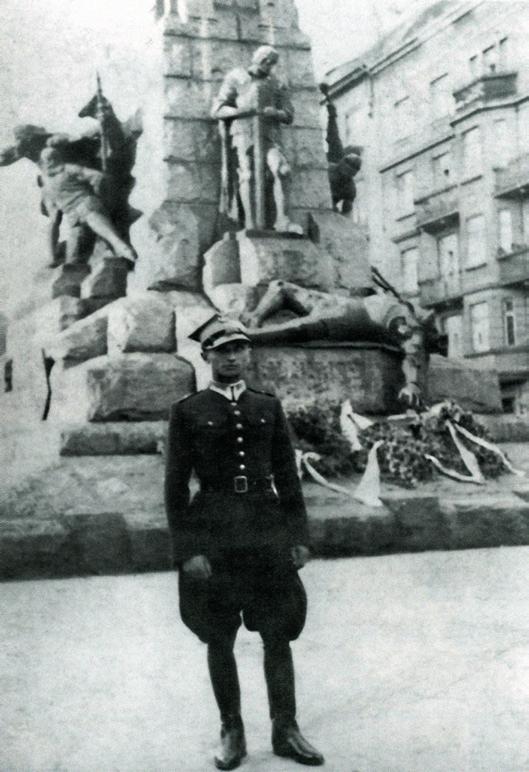 S Młodość Stanisław Sojczyński urodził się 30 marca 1910 r. w małej wsi Rzejowice w powiecie radomszczańskim. Pochodził z ubogiej rodziny chłopskiej.