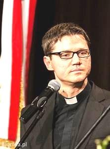 Jana Pawła II w Łomży zanim został osobistym sekretarzem Kardynała Gerharda Ludwiga Müllera, prefekta Kongregacji Nauki Wiary w Watykanie w latach 2012-2017.
