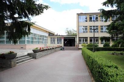 19. 343404 Technik żywienia i usług gastronomicznych 20. 513101 Kelner TECHNIKUM ZAWODOWE "PROMOTOR" W KIELCACH ul. Piwnika "Ponurego" Majora Jana 49 25-666 Kielce tel.