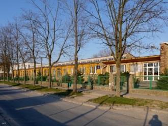 INFORMATOR ROK SZKOLNY 2018/2019 1. 513101 Kelner 2. 314402 Technik przetwórstwa mleczarskiego 3. 314403 Technik technologii żywności 4. 515203 Technik turystyki wiejskiej 5.
