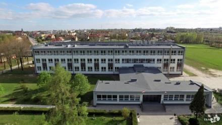ZESPÓŁ SZKÓŁ PONADGIMNAZJALNYCH NR 1 W KOŃSKICH ul. S. Staszica 5 26-200 Końskie tel.: 41 3726941 e-mail: zsp1kon@gmail.com strona internetowa: http://www.zsp1konskie.com 1.