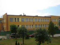 : 15 8682319 e-mail: zszopat@poczta.onet.pl strona internetowa: www.opatow.szkola.pl 1. 721306 Blacharz samochodowy 2. 751201 Cukiernik 3. 742117 Elektronik 4. 741103 Elektryk 5. 514101 Fryzjer 6.