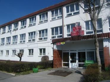 BRANŻOWA SZKOŁA I STOPNIA SPECJALNA W STARACHOWICACH ul. Staszica Stanisława 16 27-200 Starachowice tel.: 41 2747173 e-mail: soswstce@pro.onet.pl 1.