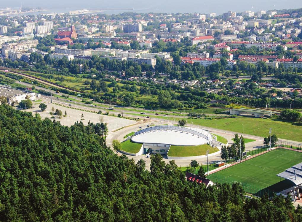 GDAŃSK CONVENTION BUREAU RAPORT 2013 Alternatywą dla linii lotniczych są połączenia drogowe, kolejowe oraz promowe. Dzięki rozbudowie infrastruktury drogowej (m.in. autostrady A1) Gdańsk jest zlokalizowany na szlakach korytarzy transportowych łączących Skandynawię i Europę Północnofot.