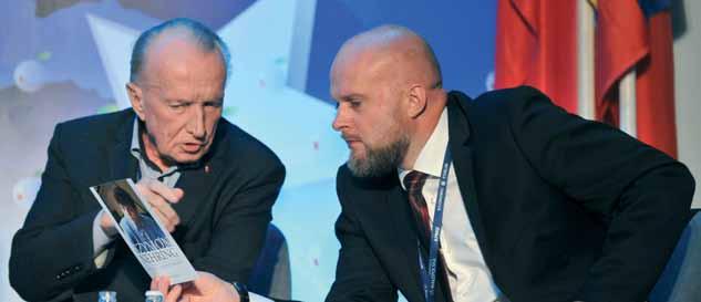 Mirosław Wysocki, dyrektor, Narodowy Instytut Zdrowia Publicznego, Państwowy Zakład Higieny; Krzysztof Łanda, podsekretarz Stanu (2015-2017), Ministerstwo Zdrowia Podczas VIII Forum Ochrony Zdrowia