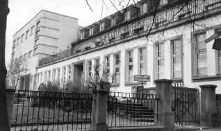 wystawy czasowe prezentują wybrane zagadnienia z dziejów Uczelni i historii medycyny organizuje