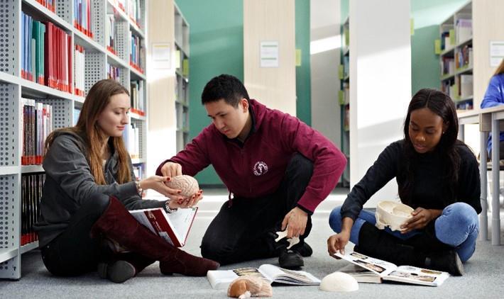 KSZTAŁCIMY ponad 6000 studentów, w tym blisko 1000 z zagranicy w zawodach
