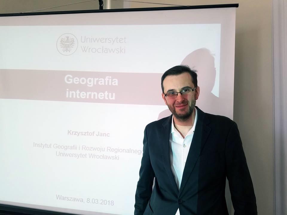 Zakład Zagospodarowania Przestrzennego Podczas seminarium EUROREG na Uniwersytecie Warszawskim (8 marca) dr Krzysztof Janc prezentował zagadnienia związane z geografią internetu.