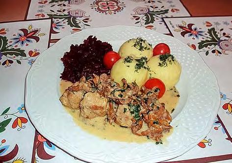 Wybrane przepisy Poradnik grzybiarza GULASZ Z SANDACZA Z GRZYBAMI LEŚNYMI POLĘDWICZKI WIEPRZOWE W SOSIE KURKOWYM Oczyszczonego i wypatroszonego sandacza umyć, przekroić wzdłuż na połówki, usuwając