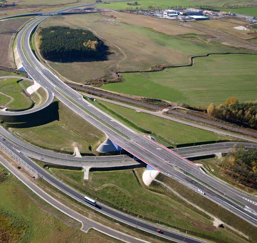 Pod koniec 2011 roku oddano odcinek łączący Nowy Tomyśl z granicą niemiecką. Tym samym Polska włączyła się w europejski system autostrad.