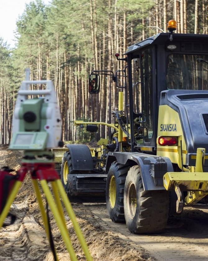 Układanie podbudów Zakres usług Profilowanie nawierzchni pod warstwy konstrukcyjne Układanie podbudów z