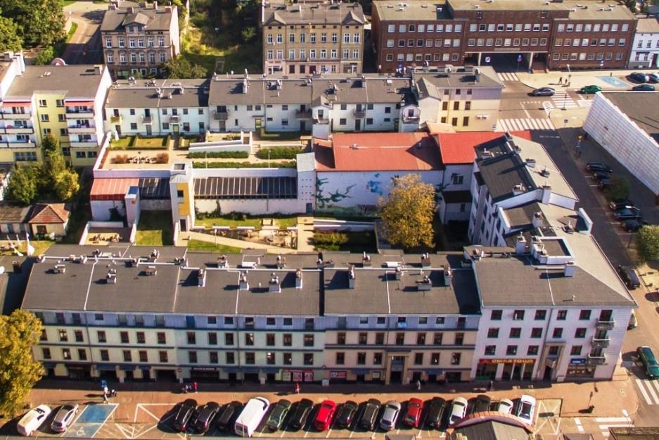 W ramach inwestycji wykonano: prace remontowe z nadbudową rozbiórkę dachów i nadbudowę ostatniej kondygnacji wyburzenie dwóch narożnych kamienic rozbiórkę komórek lokatorskich wewnątrz kwartału
