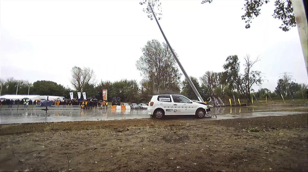 Prędkość pojazdu: 70 km/h PN-EN 12767 Badanie słupa