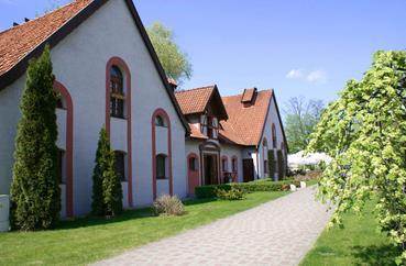 się również Plaża Miejska oraz Ekomarina, w