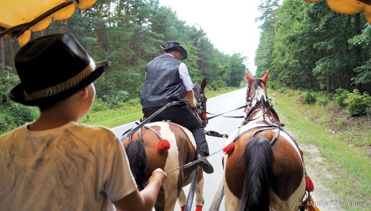 Szlakami bestialsko pomordowanych przez Niemców i zapomnianych przez resztę narodów Dla mnie było to pierwsze, wymarzone i długo wyczekiwane spotkanie z tak liczną grupą Cyganów.