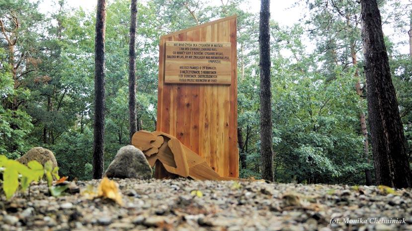 Borzęcin Dolny. Bo prawda i dobro zwyciężają nie tylko w bajce. istniejący pomnik, że ich działanie przyniosło odwrotny, niezamierzony przez nich efekt.