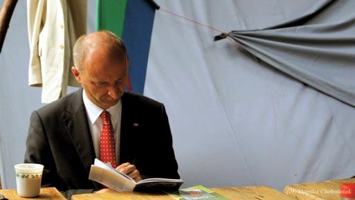 Byli to: wspomniany Wojciech Kolarski, urzędujący konsul generalny Niemiec w Krakowie dr Werner Köhler, reprezentant konsulatu amerykańskiego w Krakowie Marek Guzik, reprezentantki Wojewody