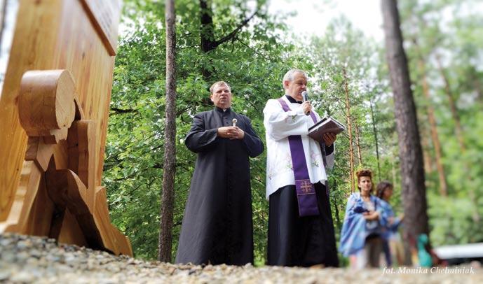 Dre do dyves pe uroczystość dre Borzęcin javne but vavir ćhane manusia, vykendyne instytucjendyr, lokalna śeratune raja, ne i Roma Polskatyr i vavire themendyr, save zabagdłe romano hymno paś pomniko.
