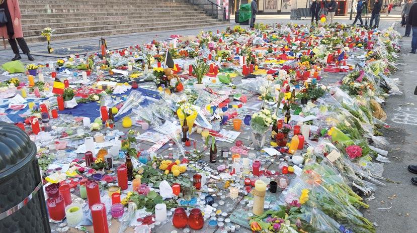 Luludzia i świcy pe chodniko pośli zamachy dre Bruksela dre marco 2016 berś. Czy dava javeła często widoko dre Europa dre jangłatune bersia? Fot.