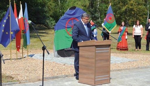 rozpoczęła się uroczystość upamiętniająca Romów i Sinti, którzy zostali zamordowani w tym miejscu w czasie II wojny światowej.