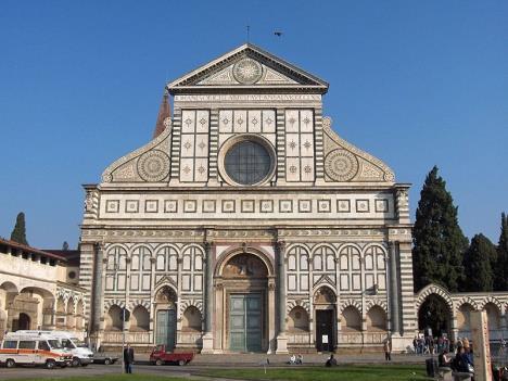 Tempio Malatestiano w Rimini Alberti był tym twórcą, który jako pierwszy musiał się zmierzyć z problemem dostosowania schematu antycznej fasady świątynnej, do struktury trójnawowego kościoła