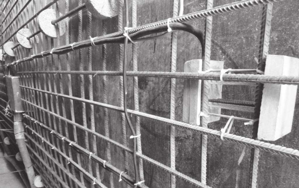 Jest to urządzenie (elektroda Ag-AgCl wykonana w postaci przewodu w ażurowym oplocie z PVC), które umożliwia kontrolowanie stanu korozji zbrojenia bez względu na przyczynę korozji.