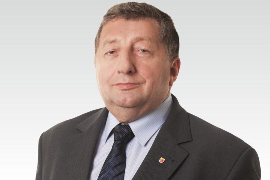 nizmu Zintegrowanych Inwestycji Terytorialnych Szczecińskiego Obszaru Metropolitalnego. Policki Brooklin zmieni swoje oblicze Burmistrz Polic Władysław Diakun sportowej przy ul.