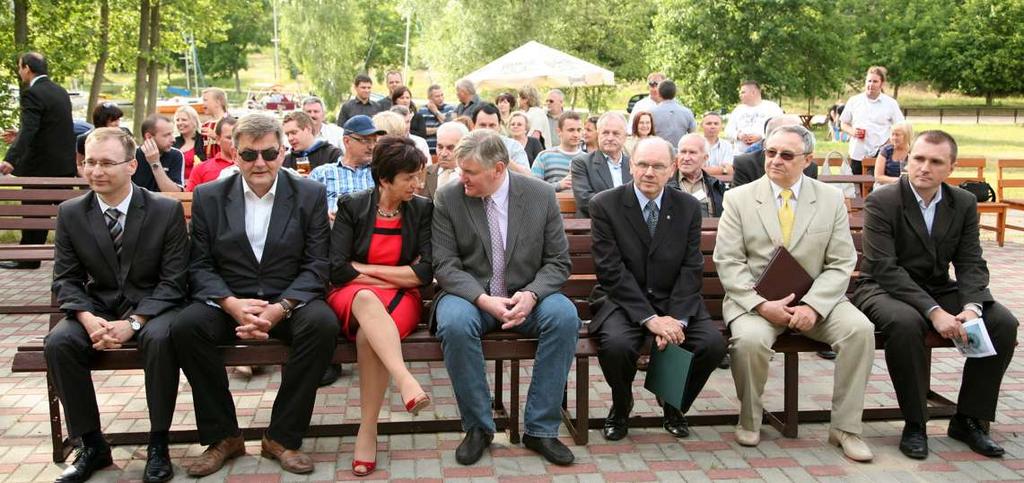 Powyżej: Prof.