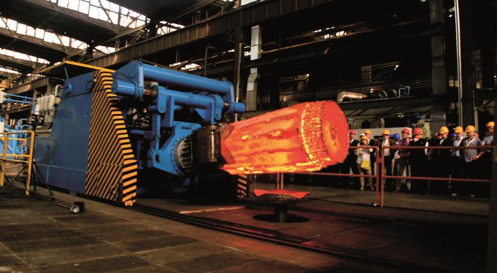 Systemy hydrauliczne w sterowaniu prasami pionowymi i poziomymi w przemyśle PI 070056 Manipulator kuzienny z wlewkiem 8T Firma Bosch Rexroth od wielu lat z powodzeniem uczestniczy zarówno w