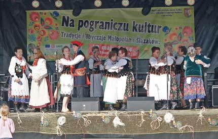 dzo bobrze przyjmowane skecze kabaretowe, dawne zwyczaje i obrzędy.