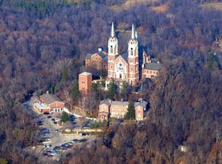 PIELGRZYMKA DO SANKTUARIUM MATKI BOŻEJ WSPOMOŻYCIELKI WIERNYCH W HOLY HILL 29 kwiecień - niedziela Serdecznie zapraszamy do udziału w jednodniowej pielgrzymce do Sanktuarium Matki Bożej w Wisconsin.