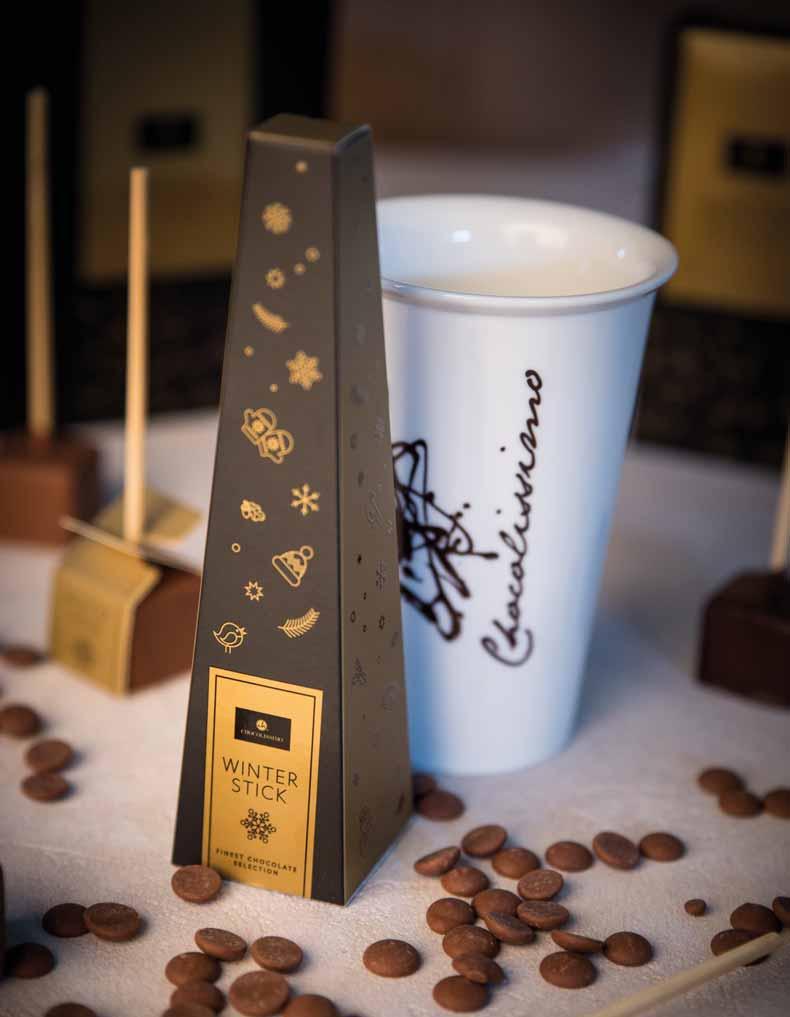 Hot Chocolate sposób przygotowania: Do kubka z gorącym mlekiem (ok. 200 ml) wsyp 2 łyżki czekolady (ok. 30 g). Dokładnie wymieszaj.