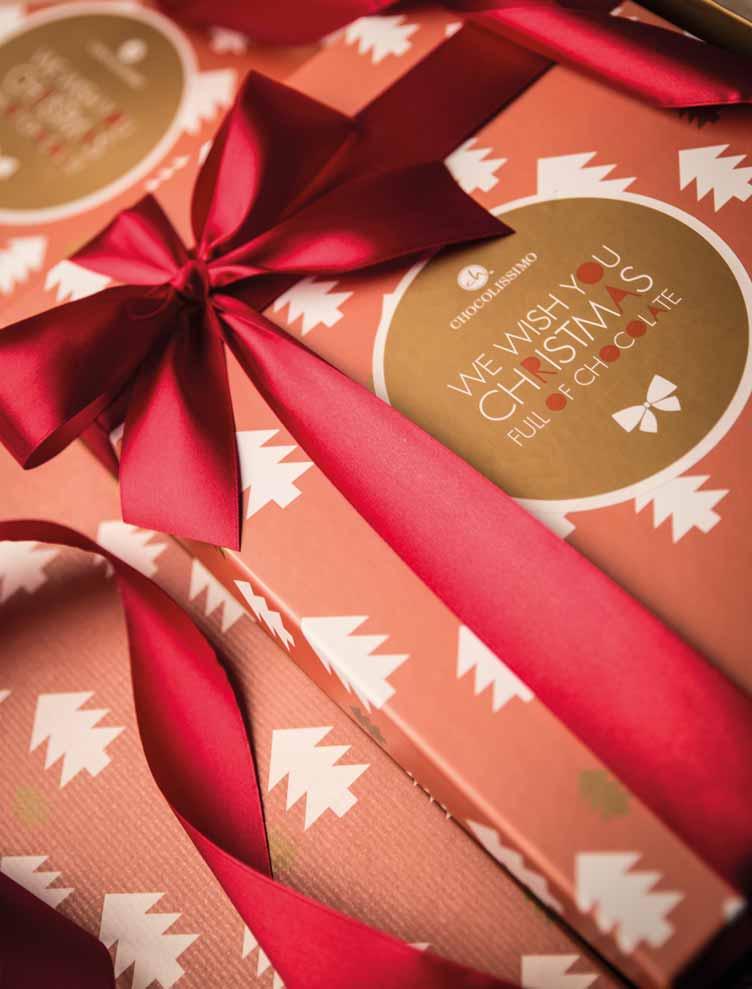 nadziewane bombki, pudełko ośmiu czekoladek Christmas Chocolates, orzechy makadamia w puszce oraz