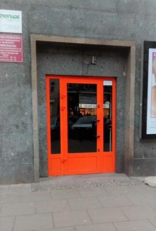 poz. 4 Al. Jerozolimskie 42 - pow. 18,65 m 2 Zdjęcia lokalu Przydatne adresy/telefony 1. Administracja Domów Komunalnych nr 5, ul. K.I.